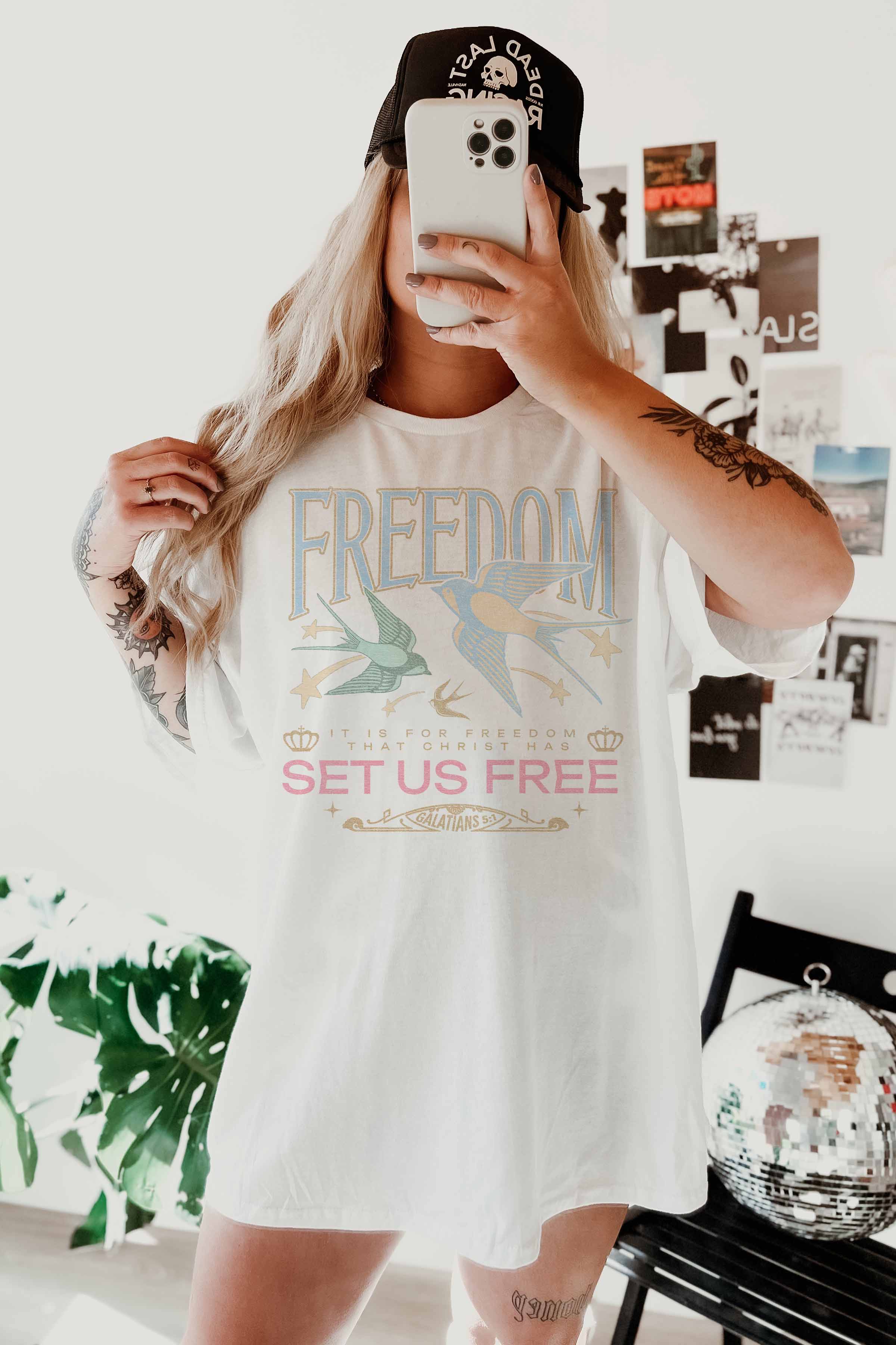 FREEDOM SET US FREE OVERSIZED GRAPHIC TEE